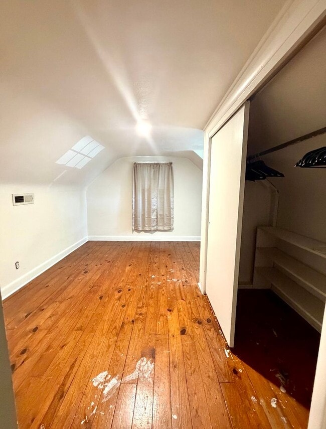 Building Photo - 5 Bed 2 Bath Home for Rent in Chesapeake!