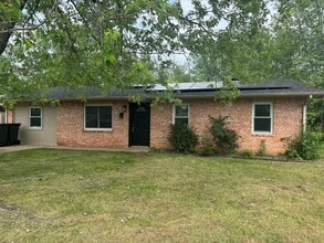 Building Photo - Available July 1st! 4-Bedroom, 1-Full Bathroom Home in Convenient Springdale Location