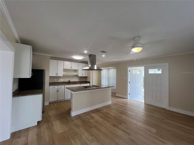 Building Photo - 2464 Picnic St