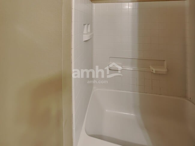 Building Photo - 149 Ashwood N