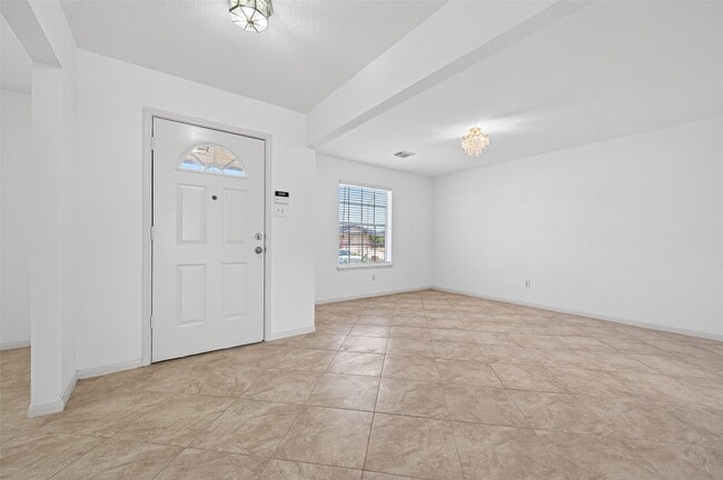 Building Photo - 11002 Bradford Way Dr