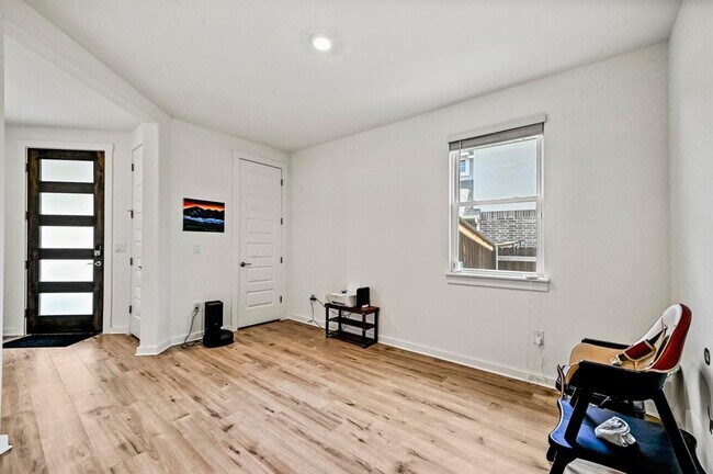 Building Photo - 2037 Wilsons Warbler Dr