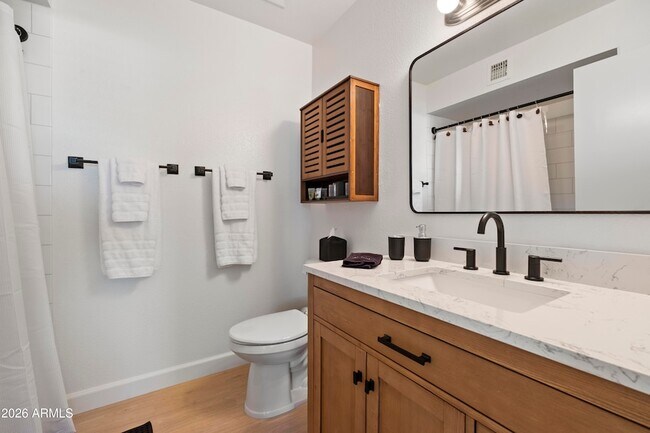 Building Photo - 8107 E Vista Dr