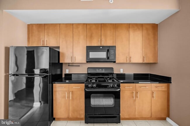 Building Photo - 715 6th St NW