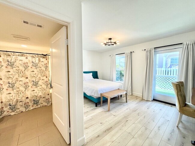 Building Photo - 4 Bedroom + 3.5 Bathroom Townhome | The Westerlies | Unfurnished