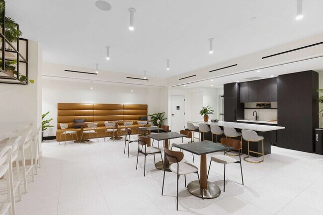 Building Photo - 225 N Miami Ave