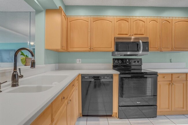 Building Photo - 5910 Via Delray Blvd