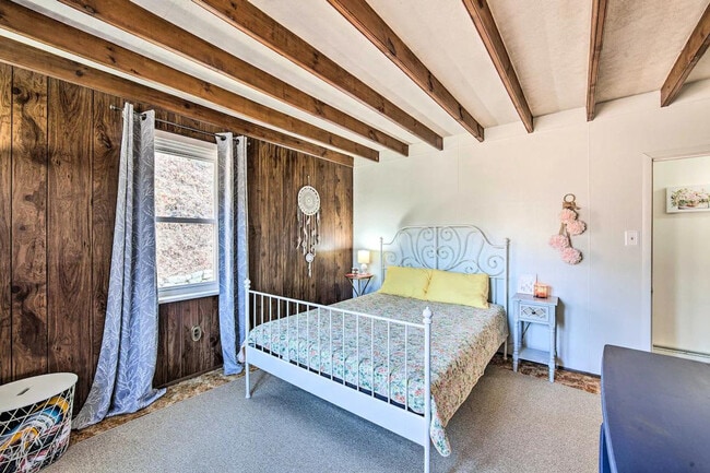 Building Photo - 20 Hill Ln