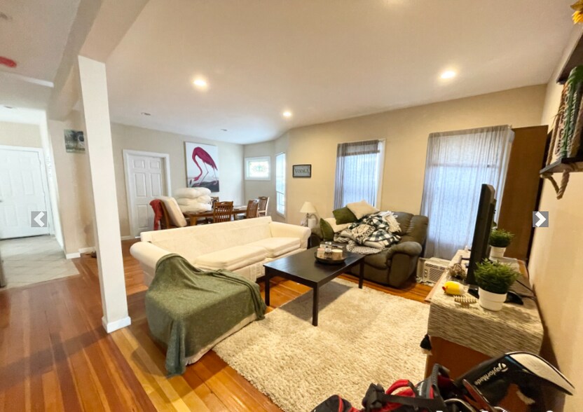 Building Photo - 25 Sudan St