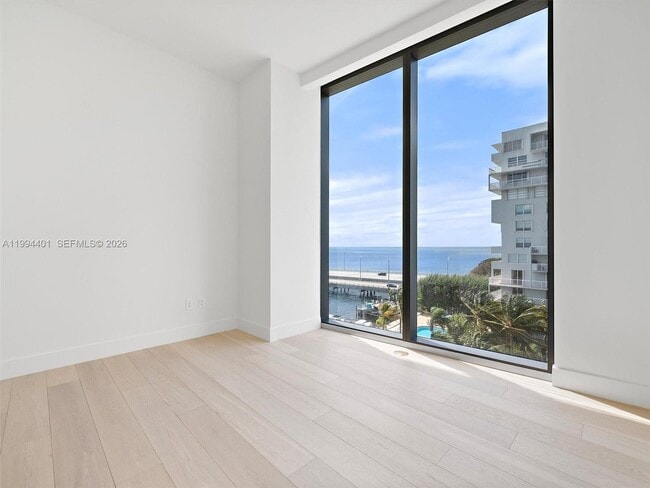 Building Photo - 175 25