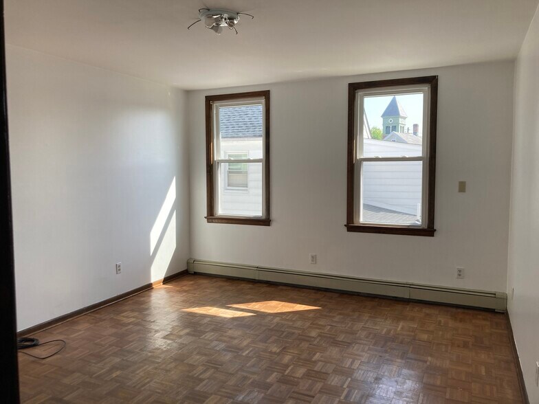 Building Photo - 9 1st St