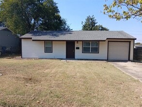 Building Photo - 5855 Bluffman Dr
