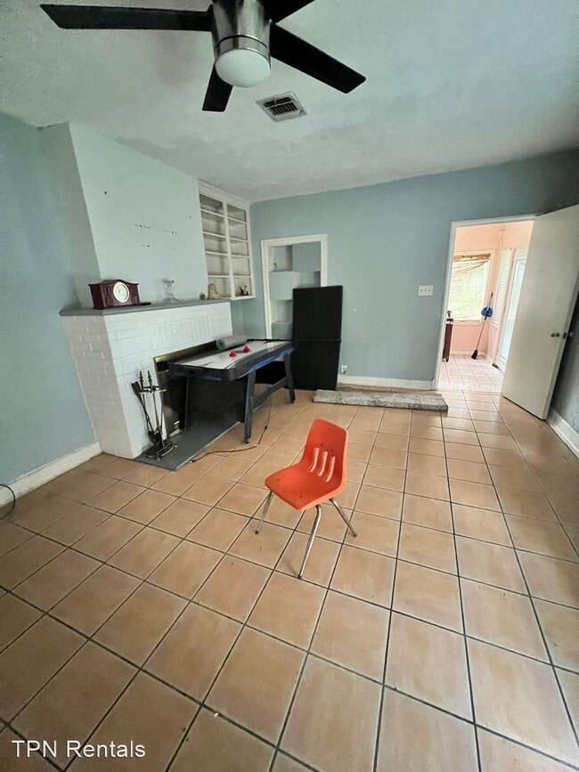 Building Photo - 4 br, 2 bath House - 6259 S. Lakeshore Dr.
