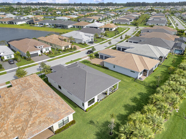 Building Photo - 5364 Siesta Key Ln