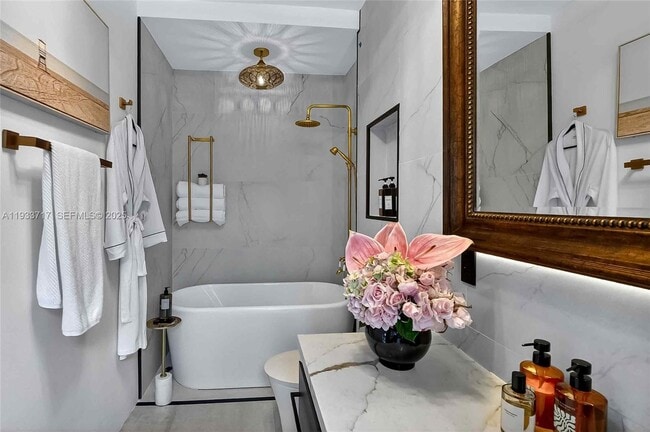 Building Photo - 800 NE 97th St