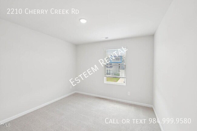 Building Photo - 2210 Cherry Crk Rd