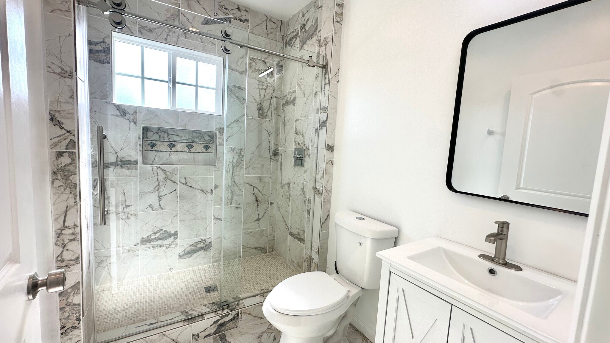 Building Photo - 16023 Wyandotte St