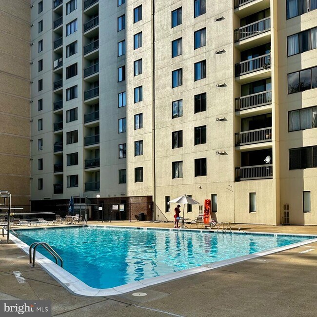 Building Photo - 6300 Stevenson Ave