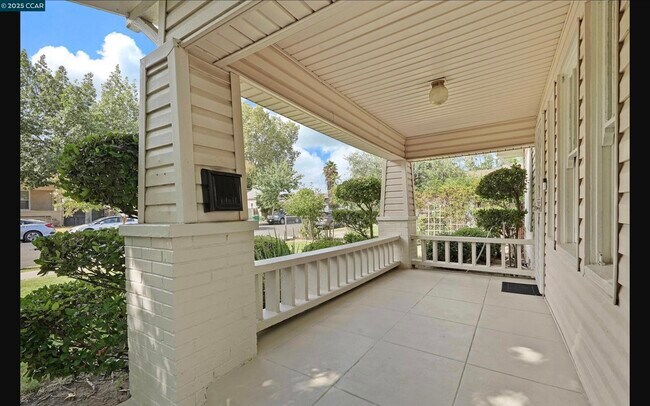 Building Photo - 511 Locust St