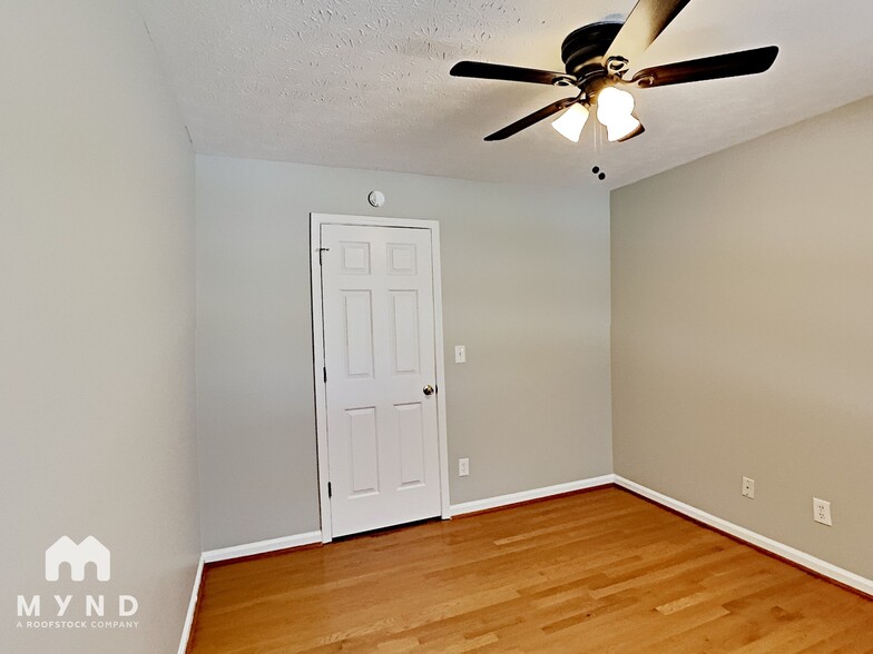 Building Photo - 307 Burton Dr