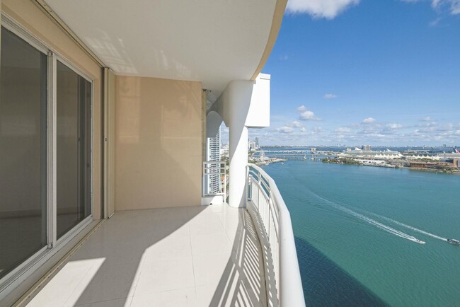 Building Photo - 888 Brickell Key Dr