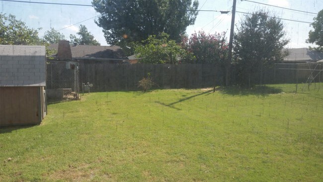 Building Photo - 7608 S Villa Ave