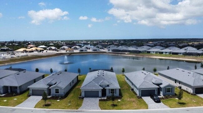 Building Photo - 7949 Lakes Edge Ln