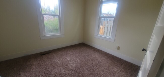 Building Photo - Pre-Leasing for September - 7Bed/3.5bath House