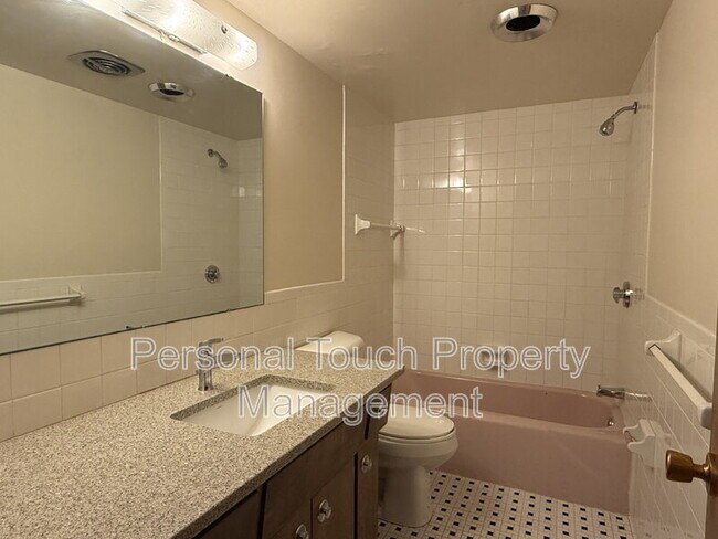 Building Photo - 501 7th St S