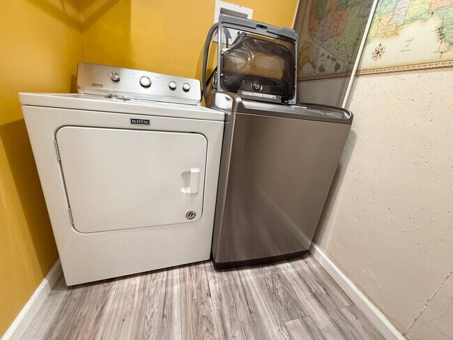 Building Photo - 326 Riverside Ave