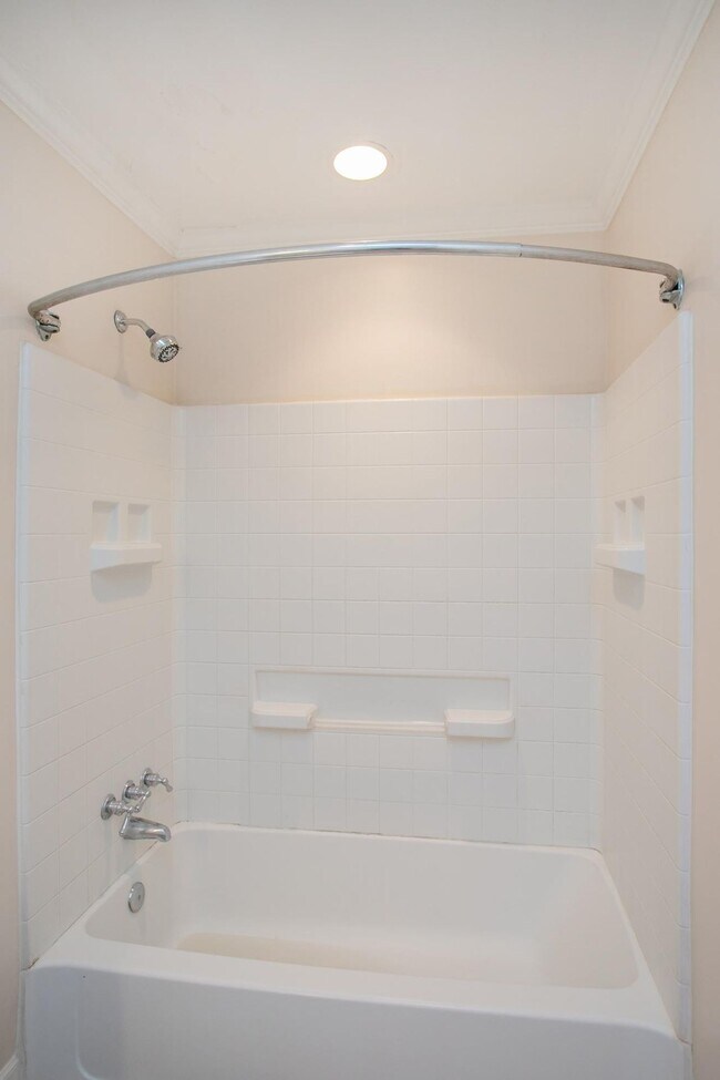 Building Photo - 525 N Dupont Ave