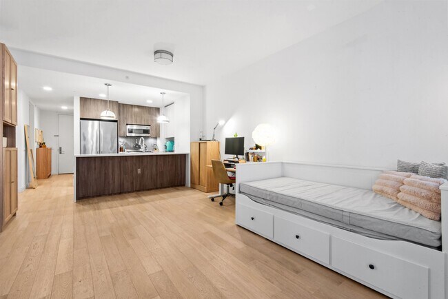 Building Photo - 160 1st St