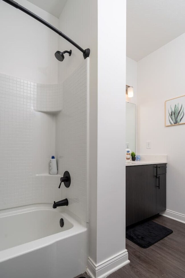 Building Photo - 5842 Leisure Ln