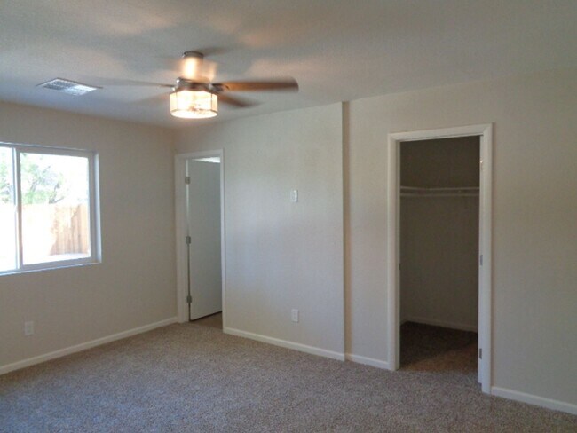 Building Photo - Gorgeous 3 bedroom house in Mesa! Totally renovated and ready to move in! Available NOW!