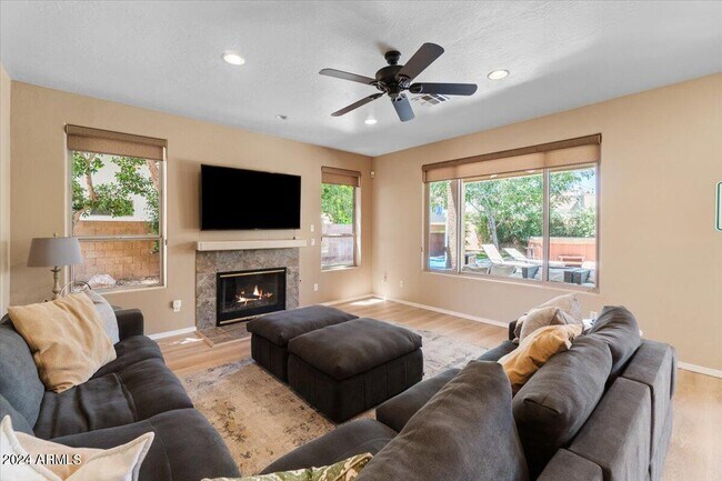 Building Photo - 5512 E Campo Bello Dr