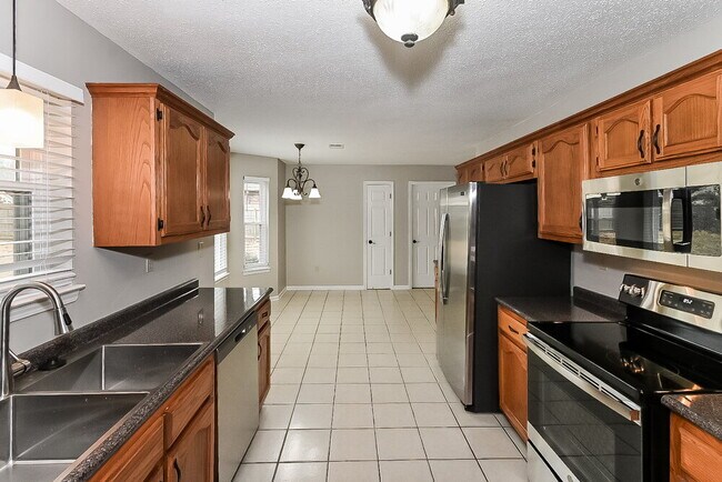 Building Photo - 2780 White Oak Dr