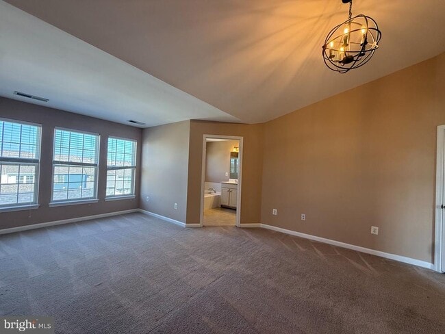 Building Photo - 60 Deerbrook Dr