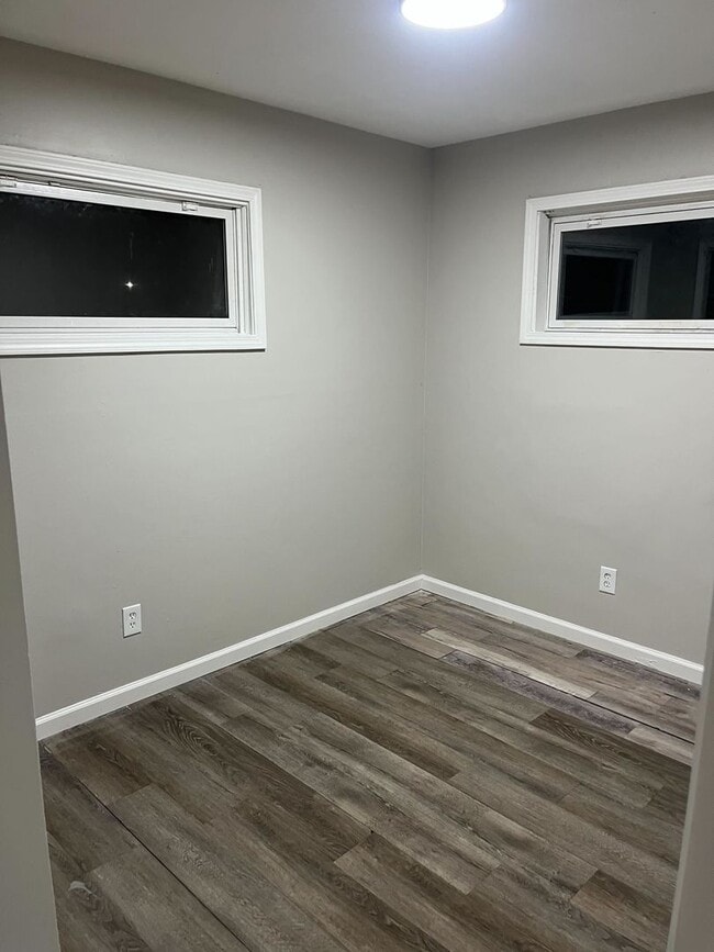 Building Photo - 3 bedroom/1 bathroom