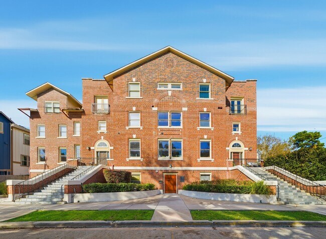 Building Photo - 215 W Norma St