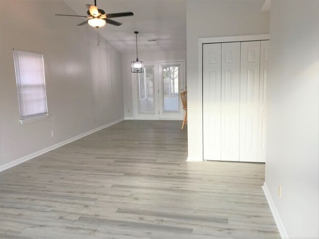 Building Photo - FOX RUN FARMS