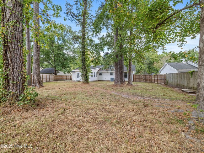 Building Photo - 119 Spring Dr