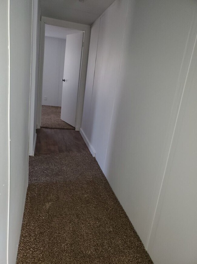 Building Photo - Ready to move in