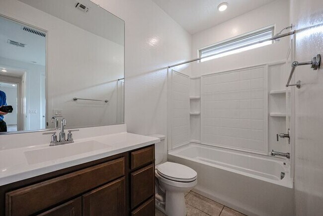 Building Photo - Stunning 4 bedroom, 4 bathroom home in the desirable gated community of Horizon in Chandler