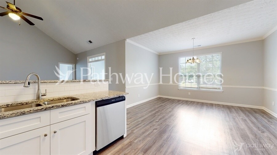 Building Photo - 8401 Somerton Cir