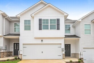 Building Photo - 504 The Heights Ln