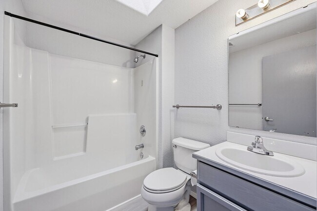 Building Photo - 6748 3rd Way SE