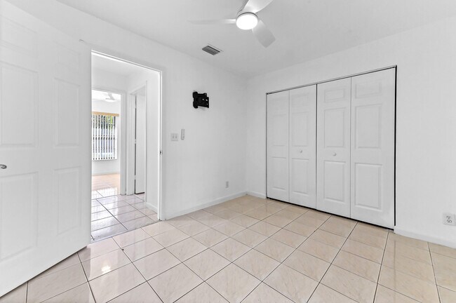 Building Photo - 13751 59th Ct N