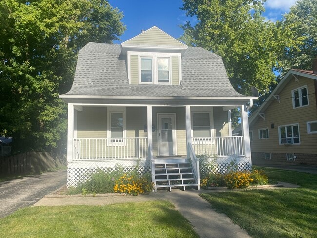 Building Photo - 914 Clay St