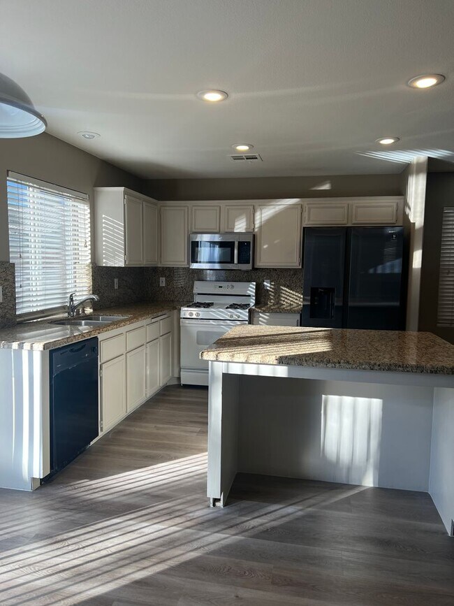 Building Photo - Gorgeous 2-Story Home You've Been Looking ...
