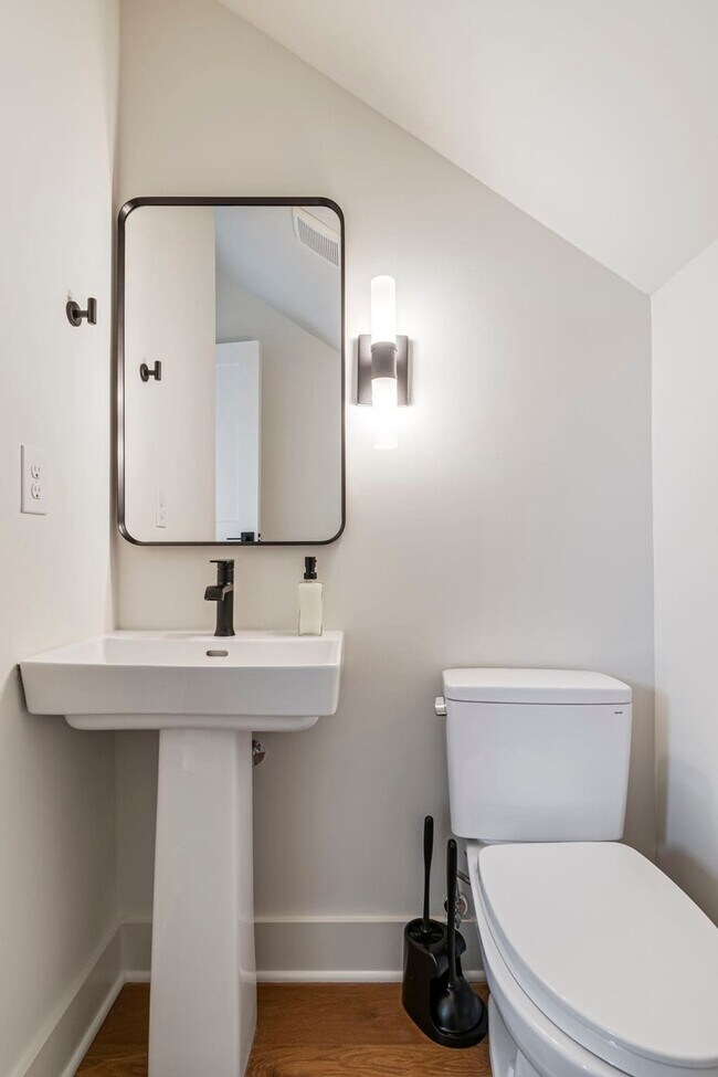 Building Photo - 1117 3rd Ave S